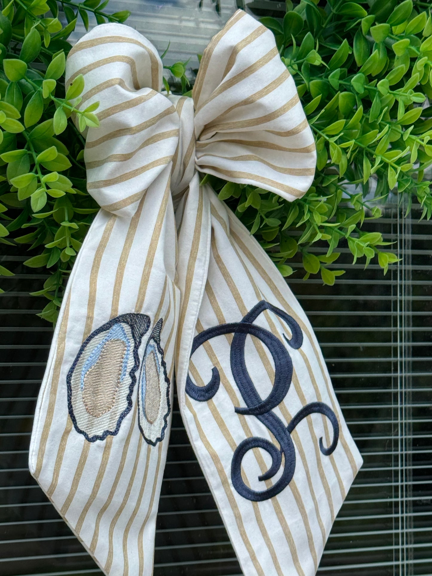 Oyster Wreath Door Sash